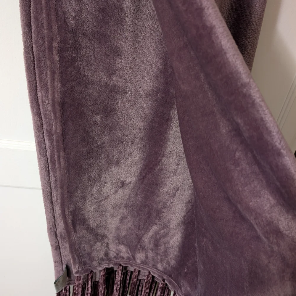 Elle Decor Velvet Plum Throw with‎ Fringe